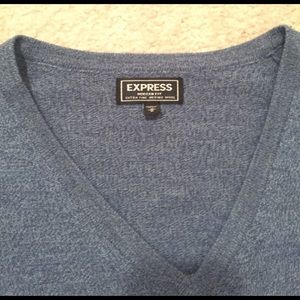 Express Men's V-Neck Sweater. Modern Fit.